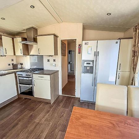 קלקטון און סי Beautiful Caravan With Decking Wifi At St Osyth Beach Holiday Park Ref 28077Dw מראה חיצוני תמונה