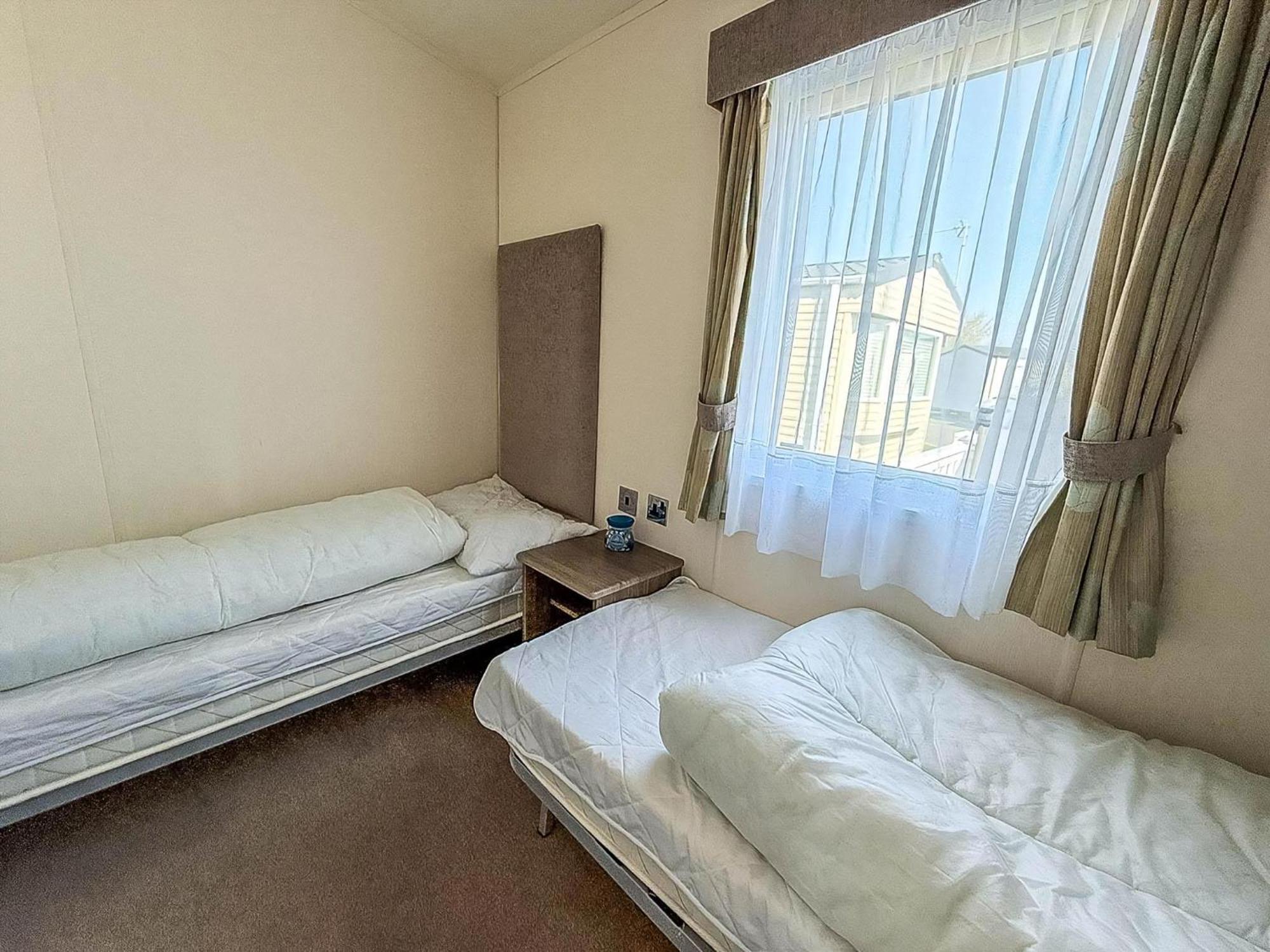 קלקטון און סי Beautiful Caravan With Decking Wifi At St Osyth Beach Holiday Park Ref 28077Dw מראה חיצוני תמונה