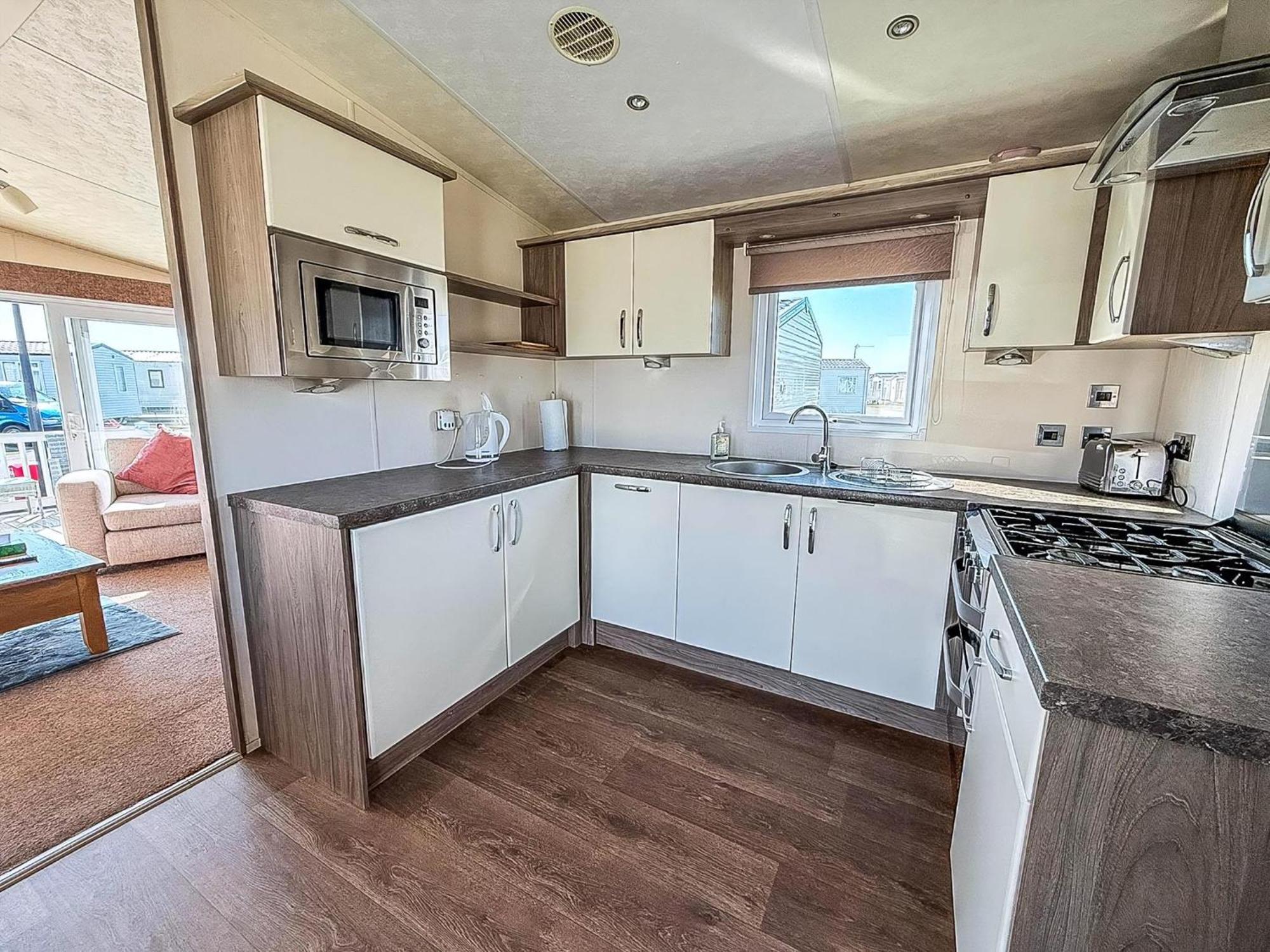 קלקטון און סי Beautiful Caravan With Decking Wifi At St Osyth Beach Holiday Park Ref 28077Dw מראה חיצוני תמונה