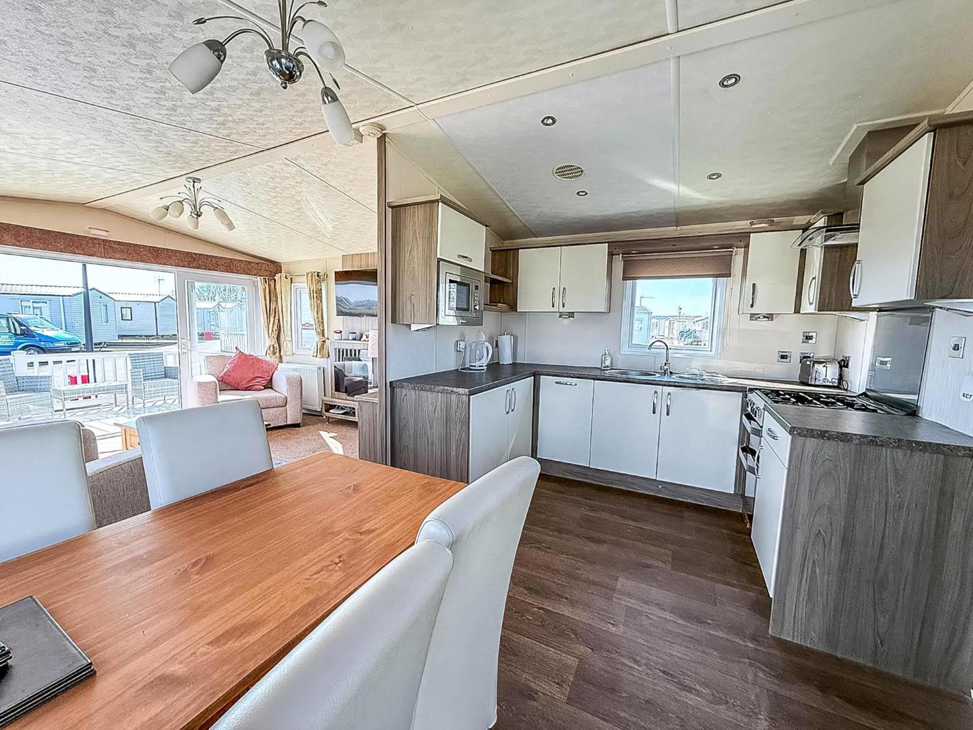 קלקטון און סי Beautiful Caravan With Decking Wifi At St Osyth Beach Holiday Park Ref 28077Dw מראה חיצוני תמונה