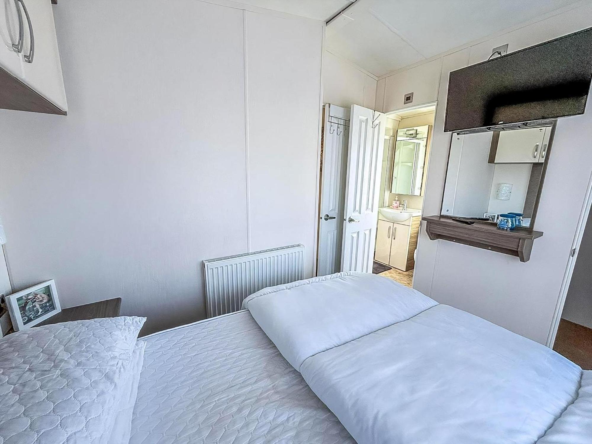 קלקטון און סי Beautiful Caravan With Decking Wifi At St Osyth Beach Holiday Park Ref 28077Dw מראה חיצוני תמונה