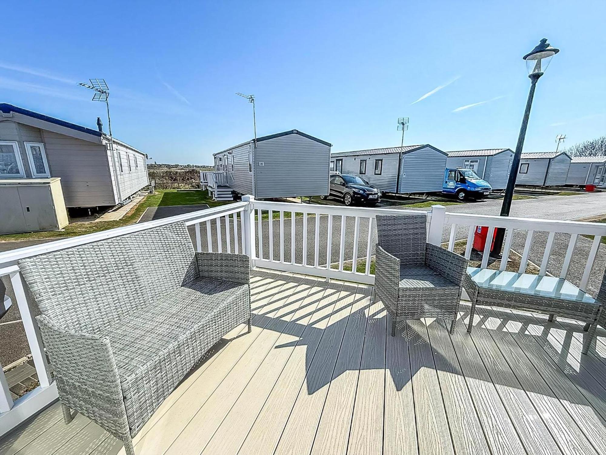 קלקטון און סי Beautiful Caravan With Decking Wifi At St Osyth Beach Holiday Park Ref 28077Dw מראה חיצוני תמונה