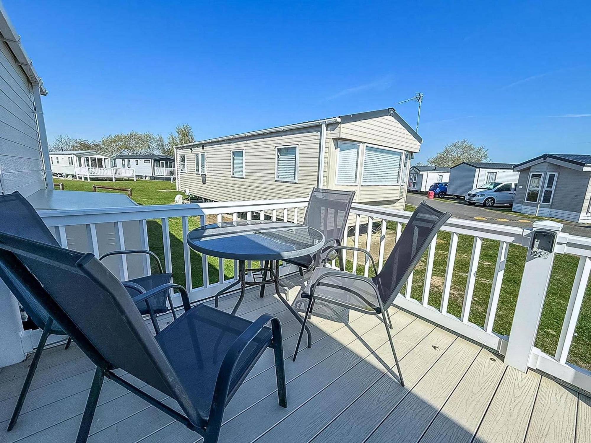 קלקטון און סי Beautiful Caravan With Decking Wifi At St Osyth Beach Holiday Park Ref 28077Dw מראה חיצוני תמונה